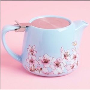 NWT Alfred teapot in blue floral